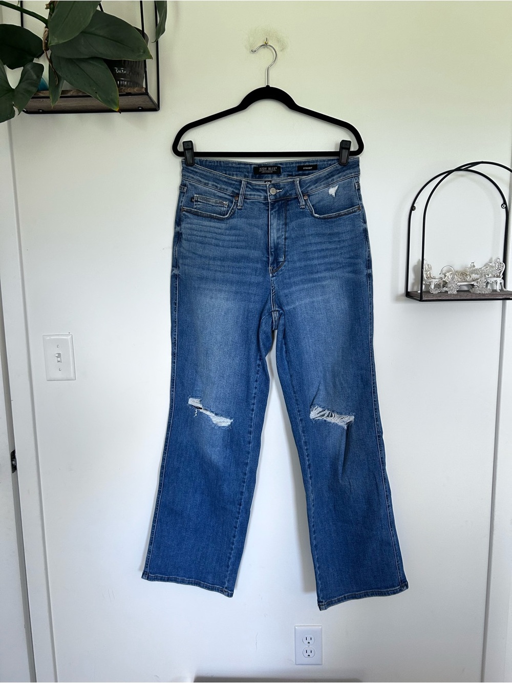 Judy Blue Medium Blue Straight Leg Jeans with Knee Rips